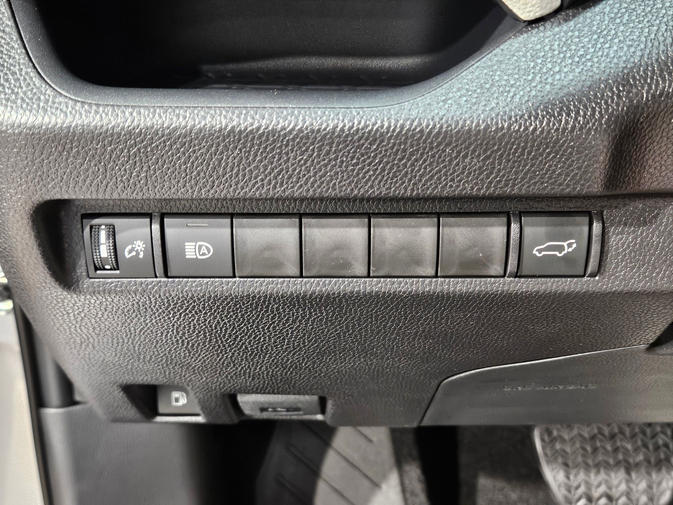 New 2025 Toyota RAV4 XLE image 14