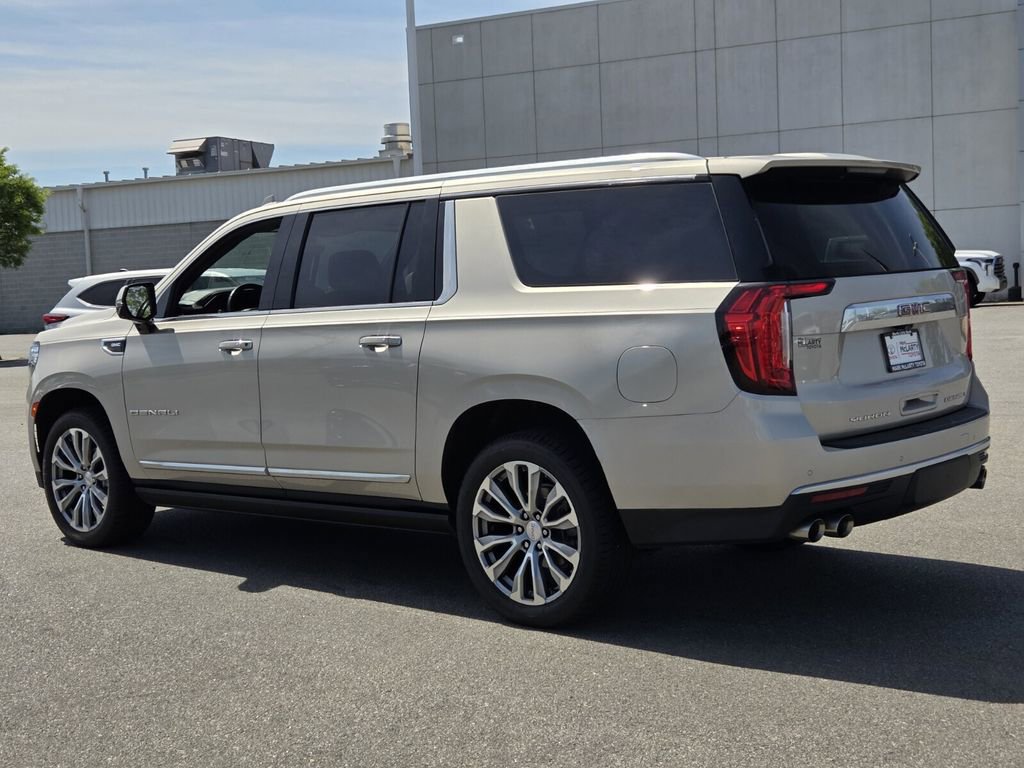 Used 2021 GMC Yukon XL Denali w/ Denali Premium Package image 3