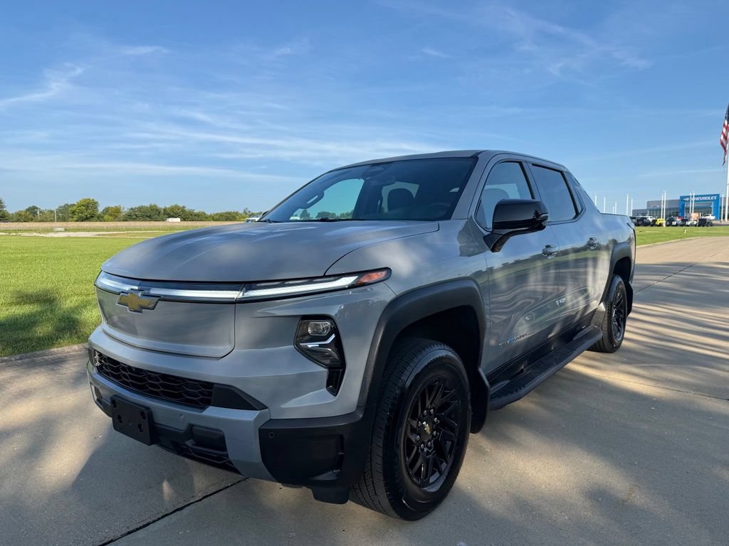 Used 2025 Chevrolet Silverado EV LT AWD/4WD image 10