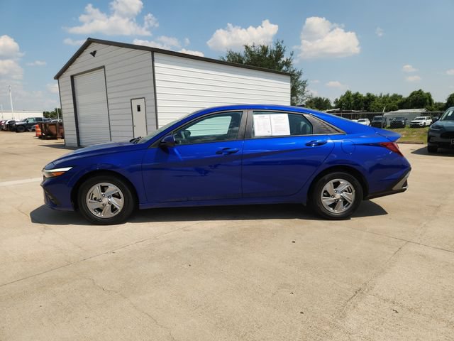 Used 2025 Hyundai Elantra SE FWD image 4