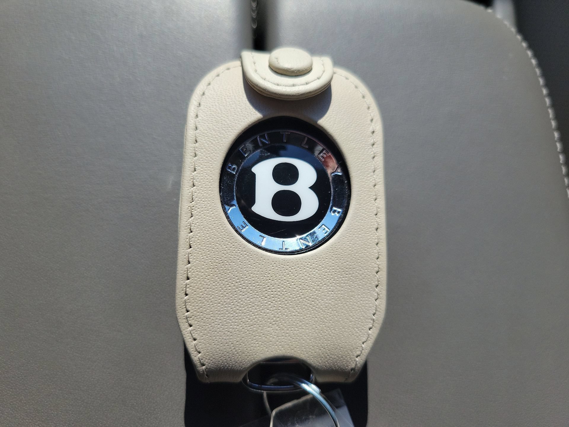 Certified 2023 Bentley Bentayga Plug-In Hybrid AWD/4WD image 47