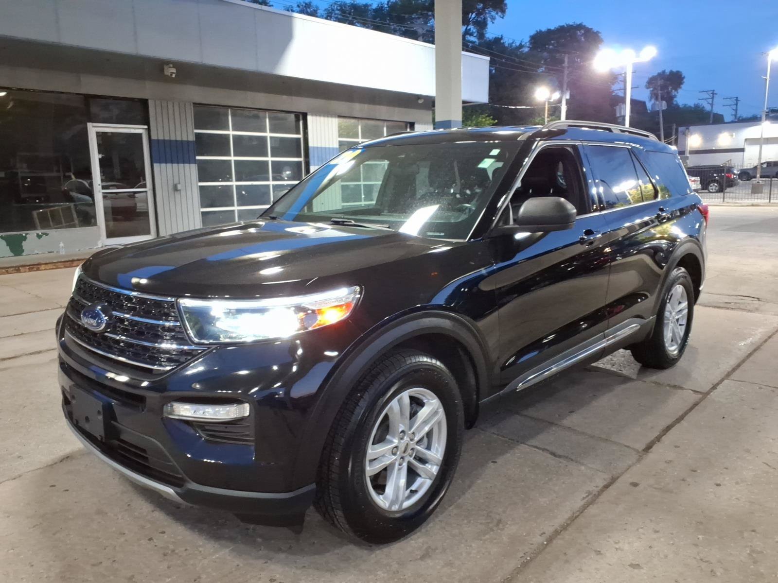 Used 2020 Ford Explorer XLT w/ Equipment Group 202A AWD/4WD image 7