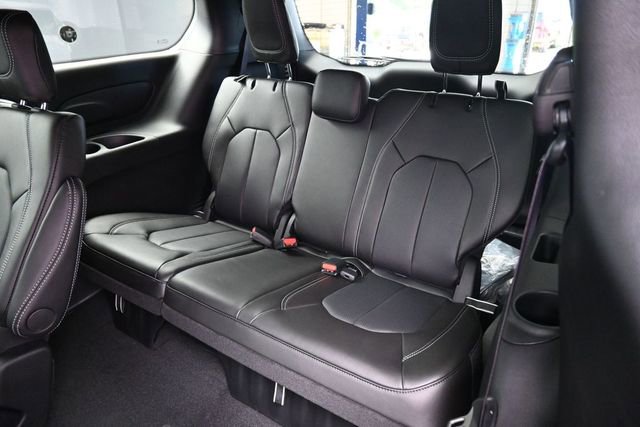New 2027 Chrysler Pacifica Select FWD image 10