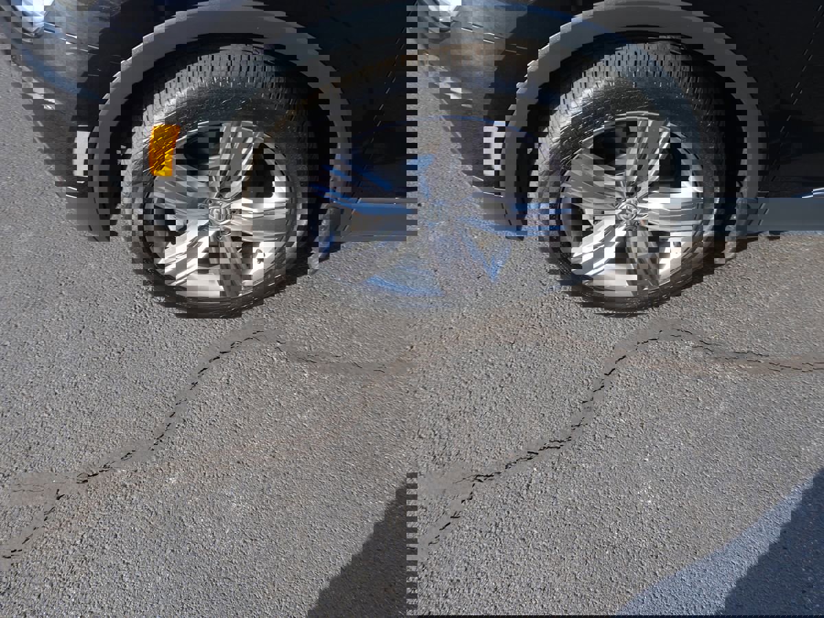 Used 2020 Volkswagen Tiguan SEL image 36