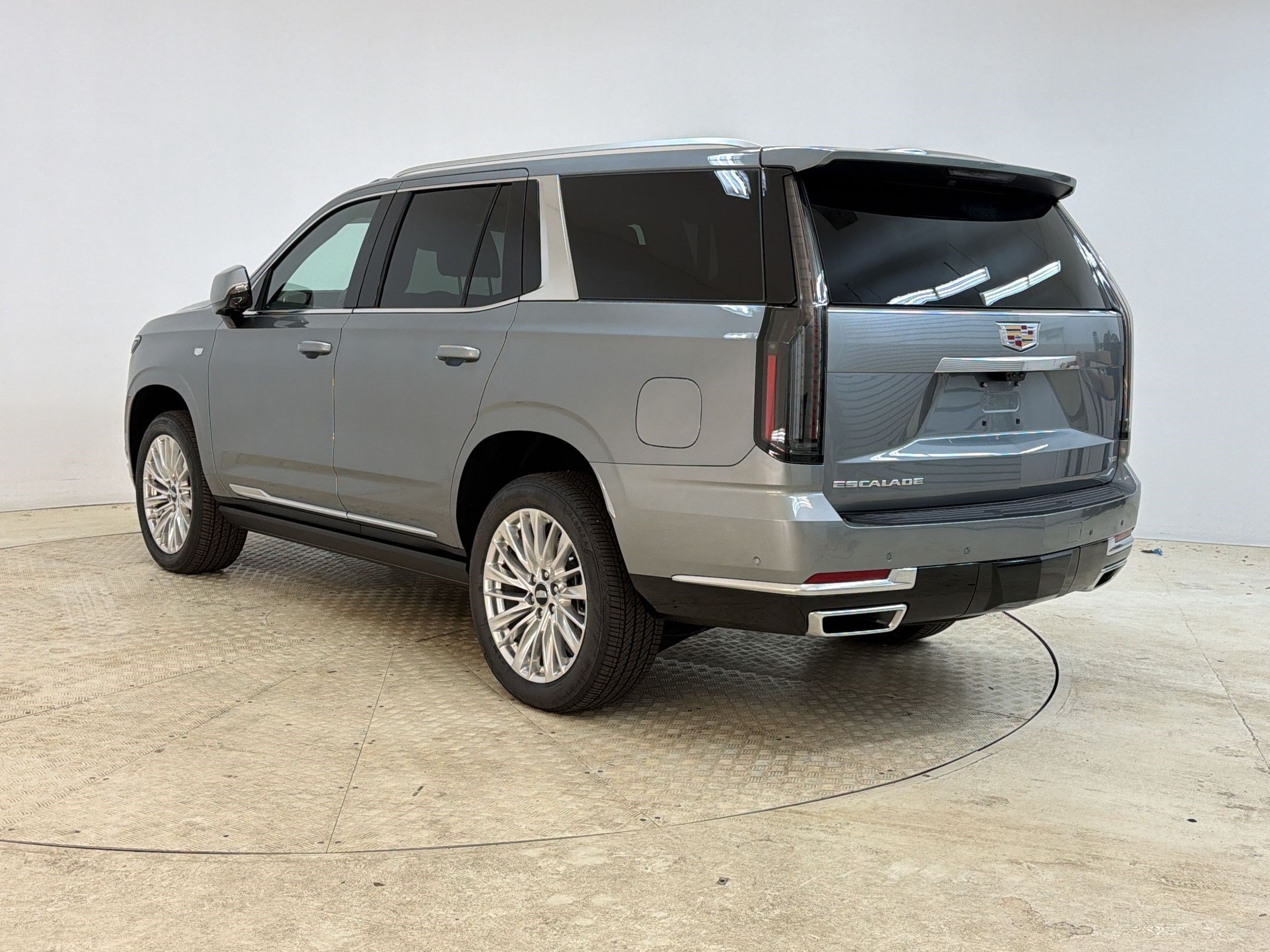 Certified 2026 Cadillac Escalade Luxury w/ LPO, Floor Liner Package AWD/4WD image 3