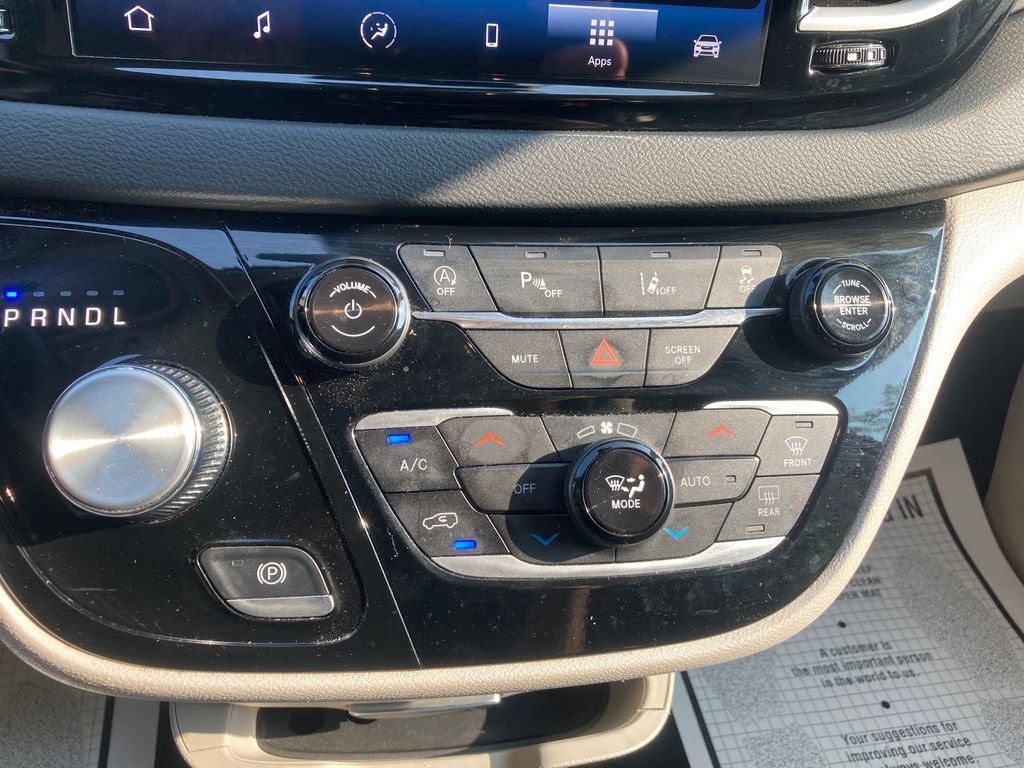 Used 2023 Chrysler Pacifica Touring-L FWD image 25