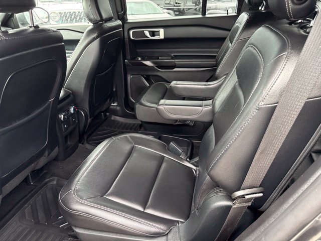 Used 2020 Ford Explorer XLT w/ Equipment Group 202A RWD image 17