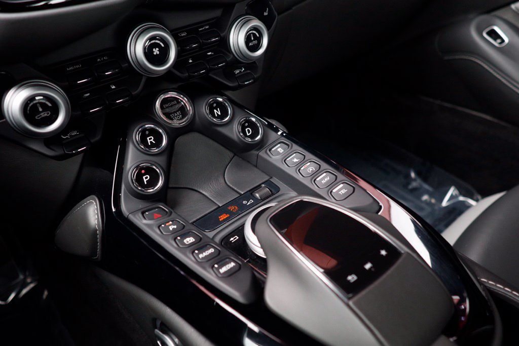 Used 2019 Aston Martin V8 Vantage Coupe RWD image 24