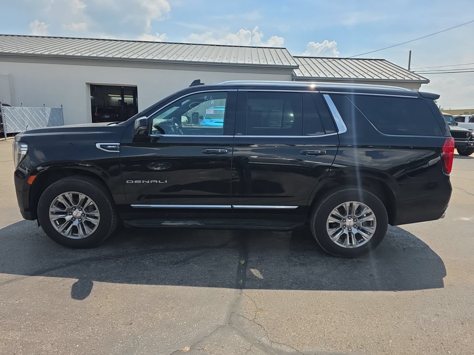 Used 2023 GMC Yukon Denali AWD/4WD image 6