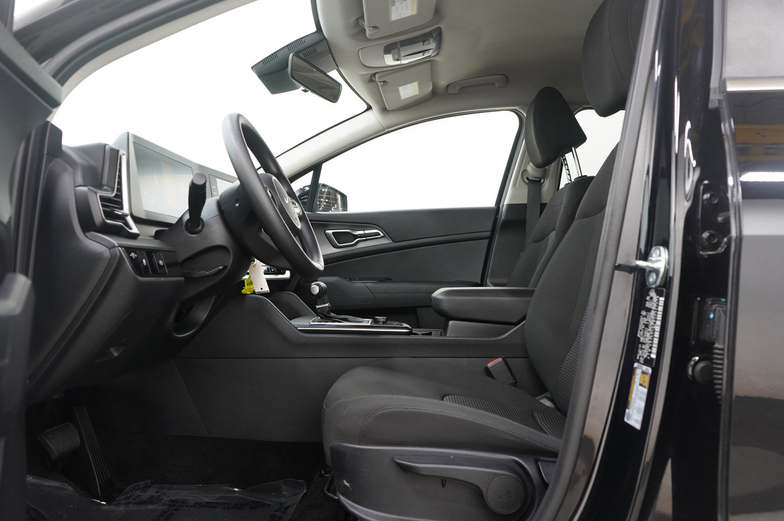 Used 2025 Kia Sportage LX image 22