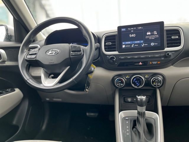 Used 2023 Hyundai Venue SEL w/ Cargo Package image 28