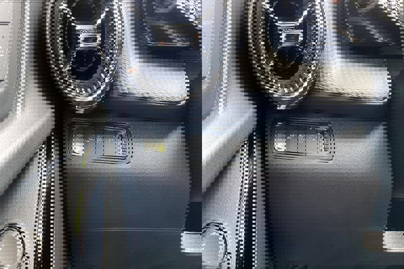 Used 2025 Chevrolet Equinox LT w/ Safety and Technology Package image 31