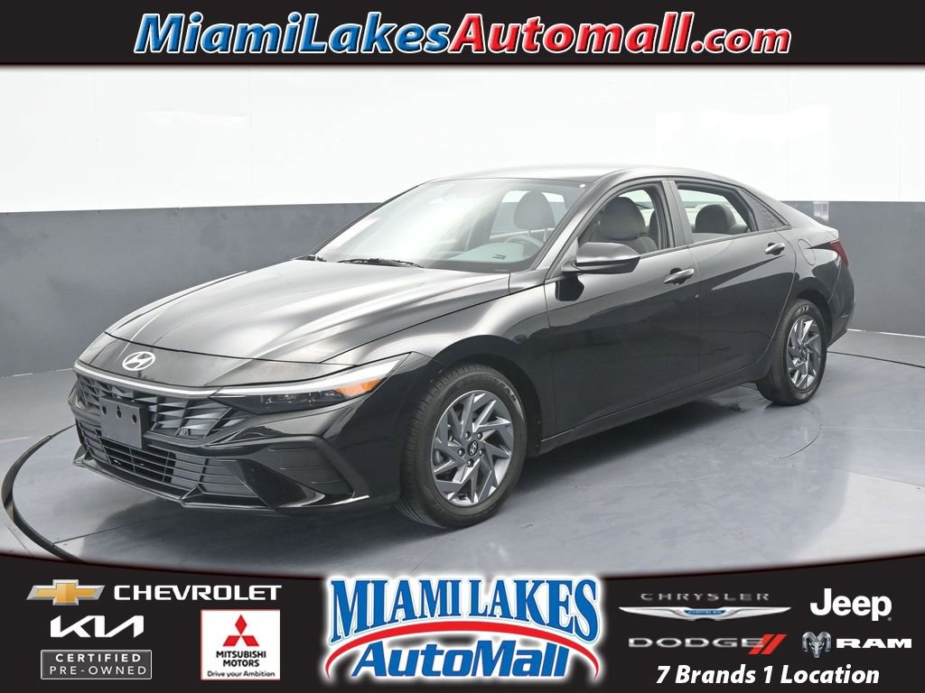 Used 2024 Hyundai Elantra SEL image 1