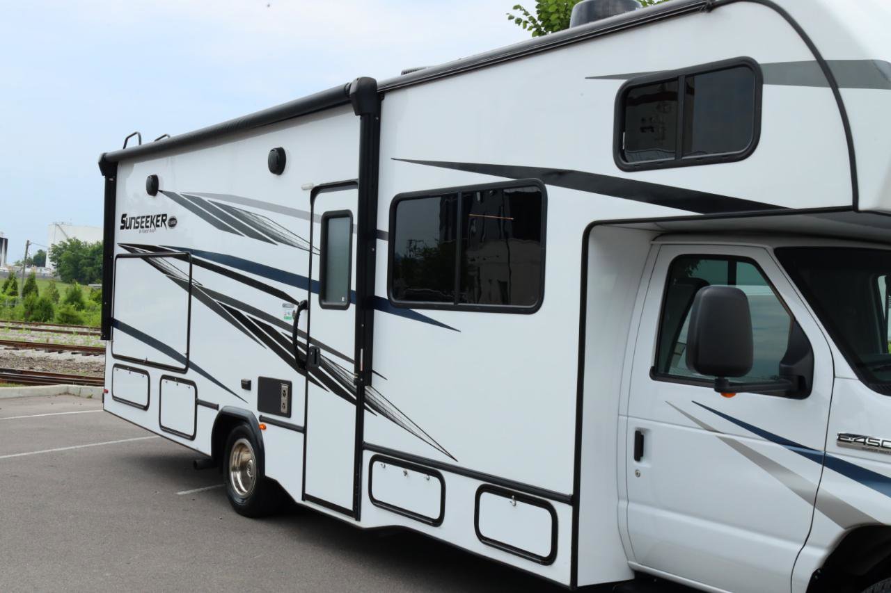 Used 2022 Ford E-450 and Econoline 450 Super Duty w/ Motorhome Prep Package RWD image 42