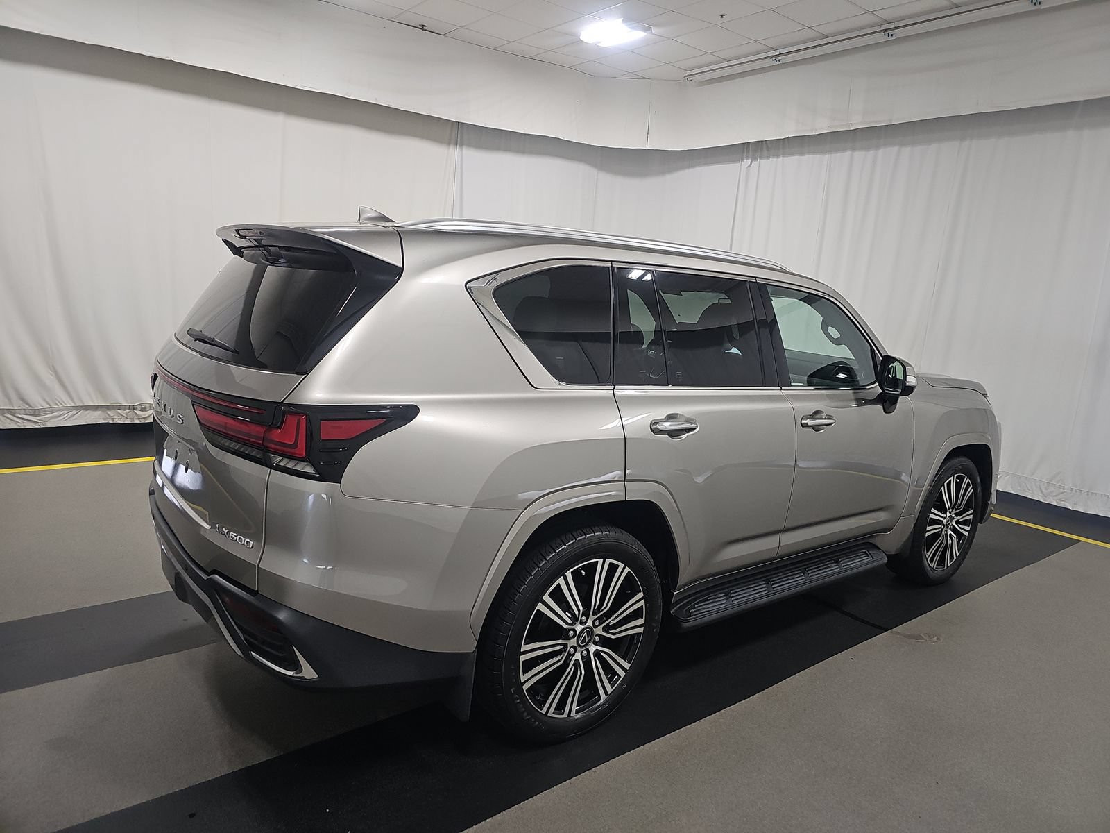 Used 2022 Lexus LX 600 4WD w/ Accessory Package (Z1) image 7