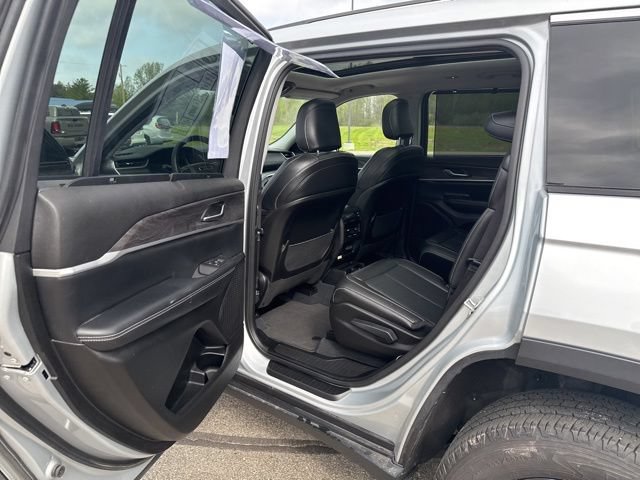 Used 2023 Jeep Grand Cherokee L Limited w/ Luxury Tech Group II AWD/4WD image 30
