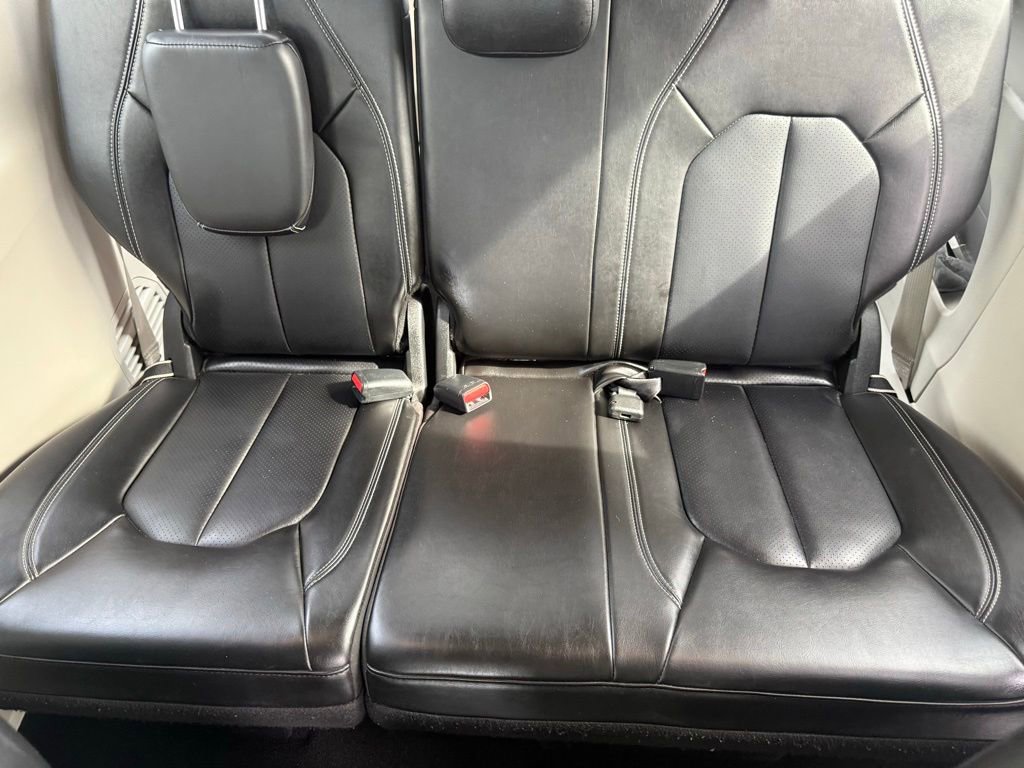 Used 2023 Chrysler Pacifica Touring-L FWD image 43