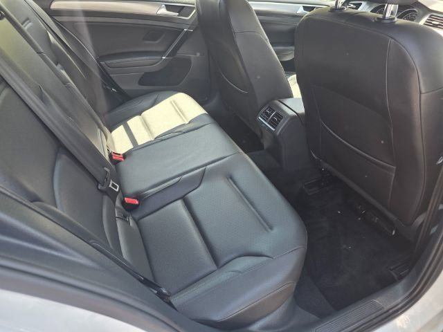 Used 2015 Volkswagen Golf S FWD image 23