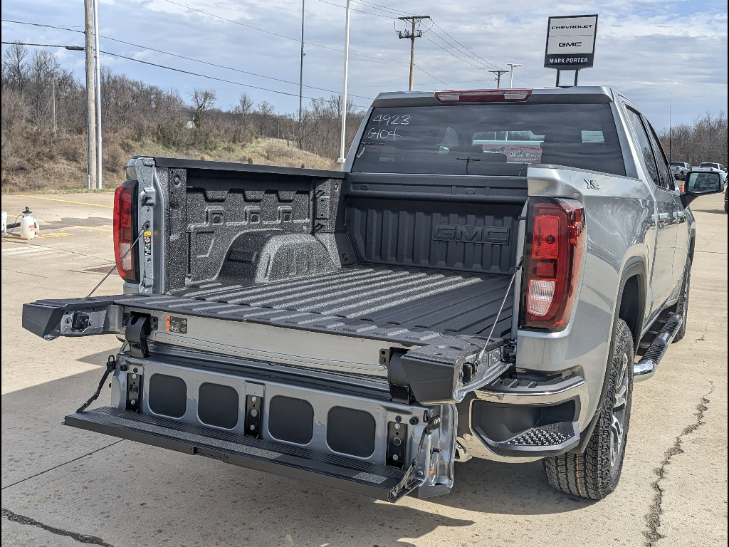 New 2026 GMC Sierra 1500 SLE image 13