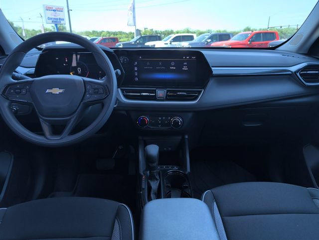 Used 2024 Chevrolet TrailBlazer LS w/ LS Convenience Package FWD image 14