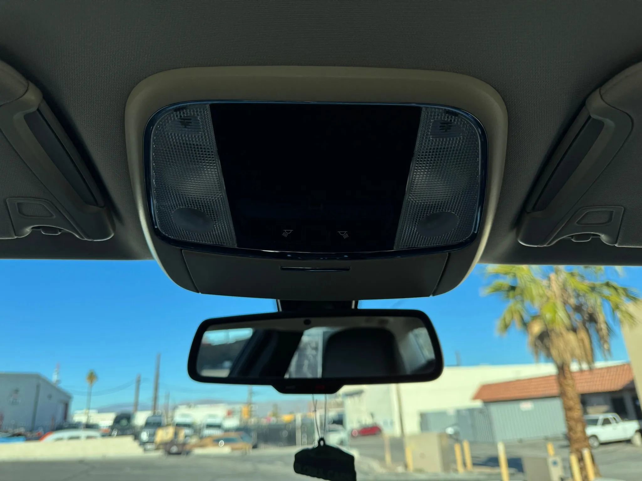 Used 2017 Chrysler 300 Limited image 30