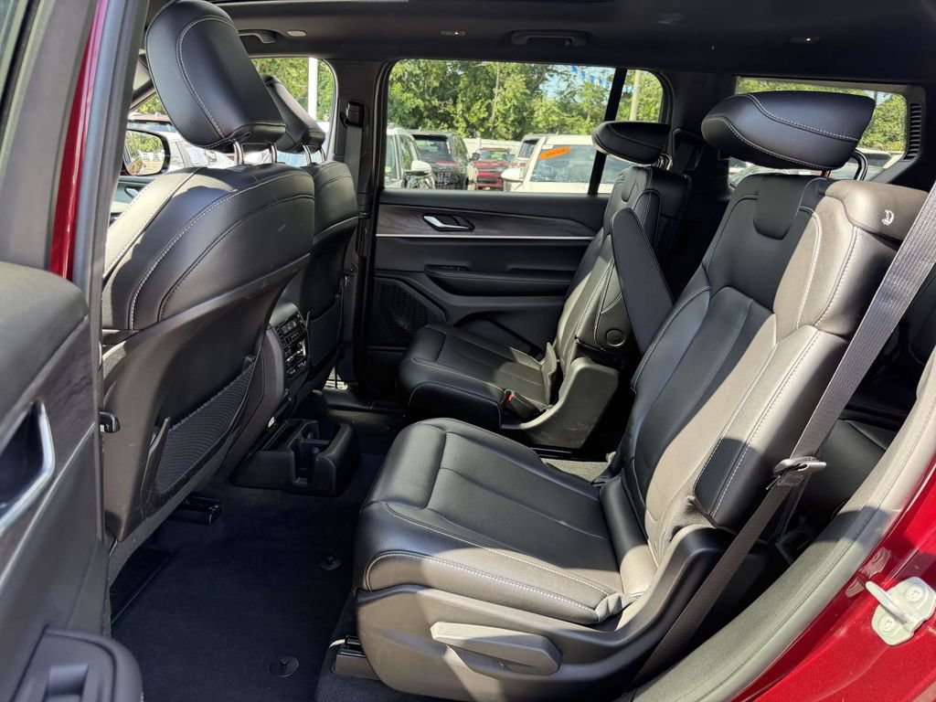 Certified 2025 Jeep Grand Cherokee L Limited w/ Black Appearance Package AWD/4WD image 24