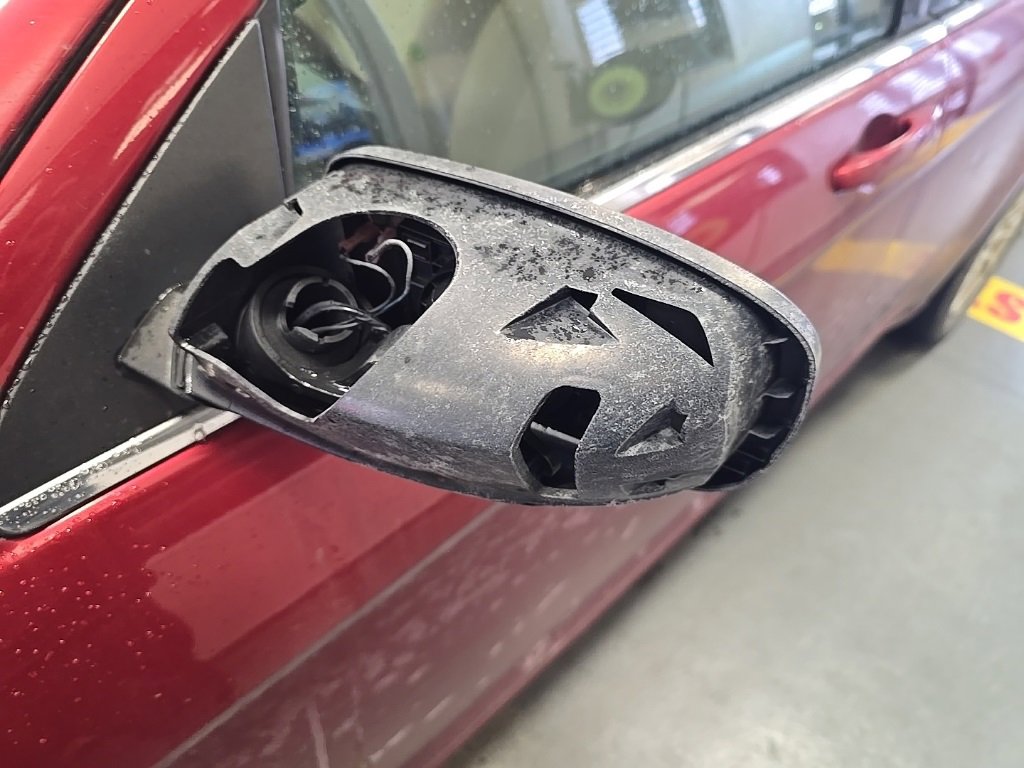 Used 2011 Chrysler 200 LX image 8