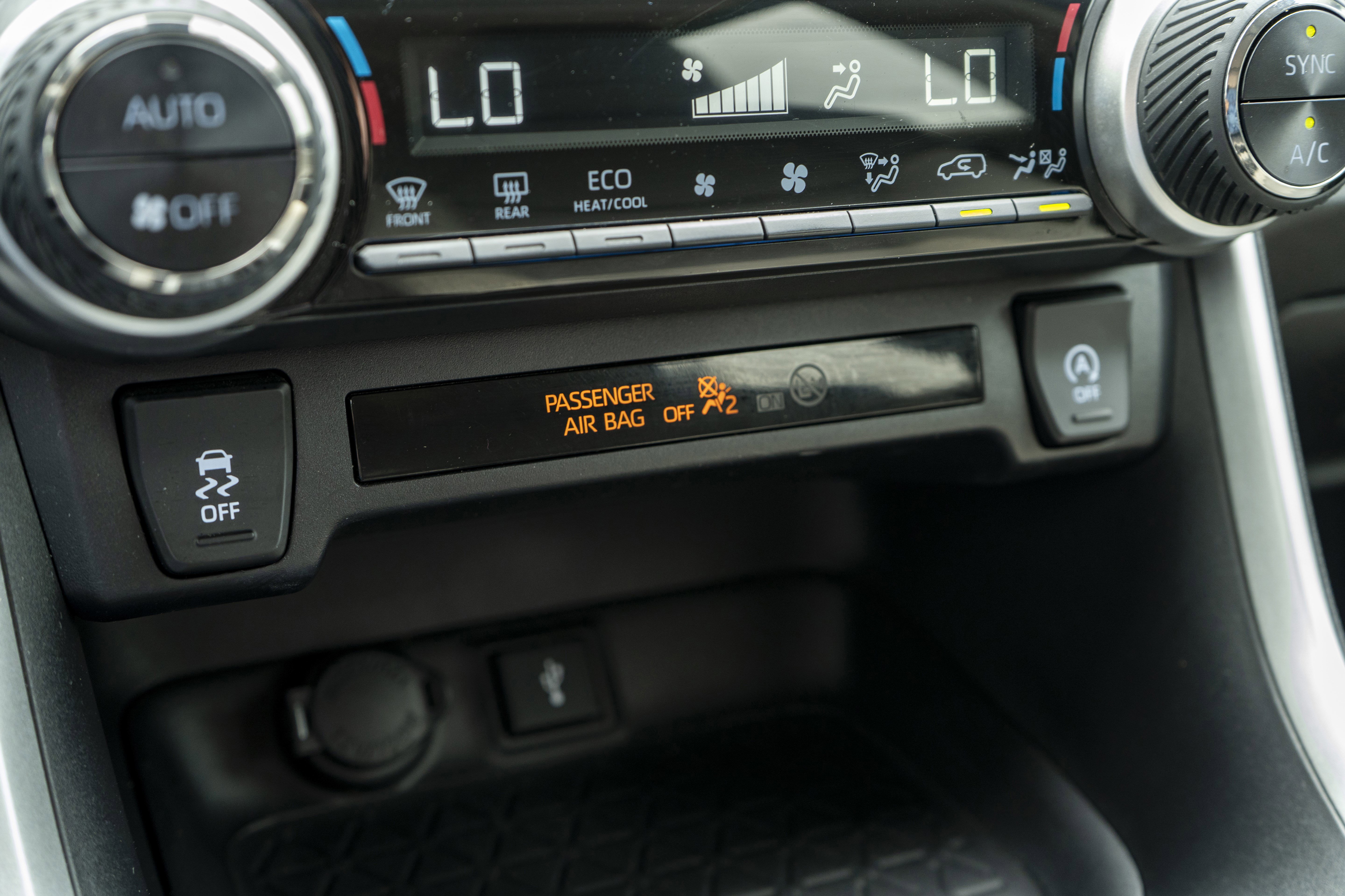 Used 2020 Toyota RAV4 XLE Premium image 32