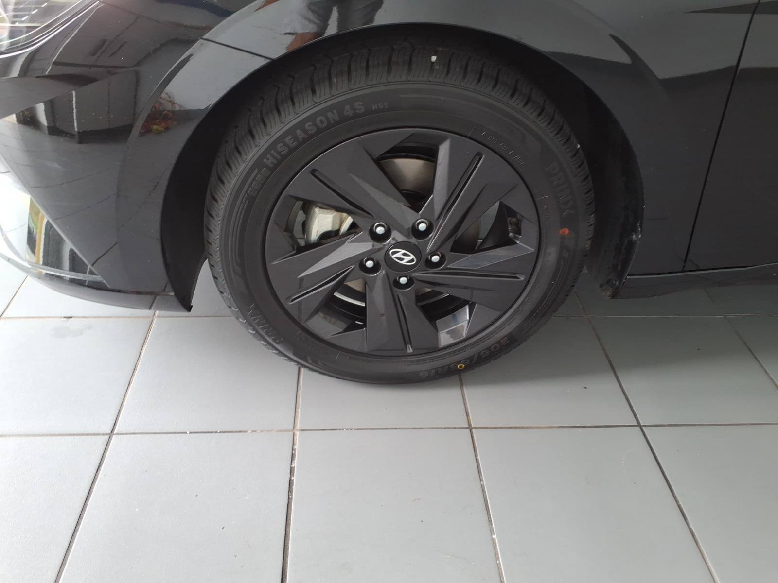 Certified 2023 Hyundai Elantra SEL w/ Preferred Accessory Package FWD image 9