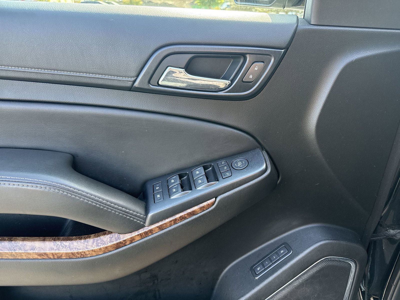 Used 2019 Chevrolet Suburban Premier AWD/4WD image 15