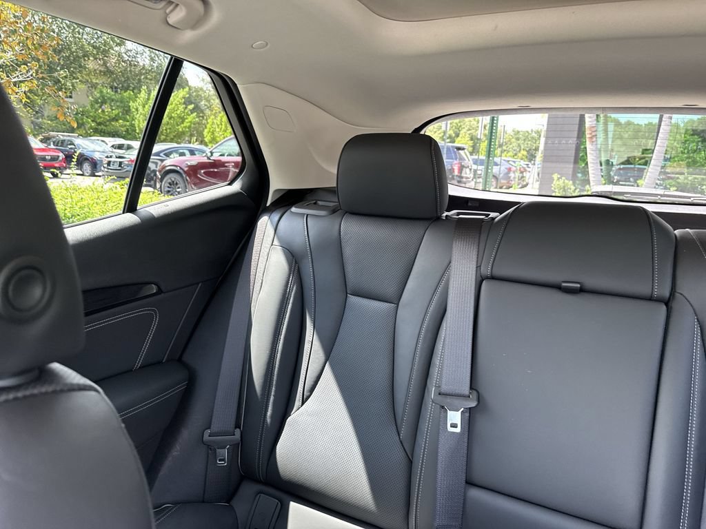 Used 2021 Buick Envision Essence w/ Technology Package I FWD image 17