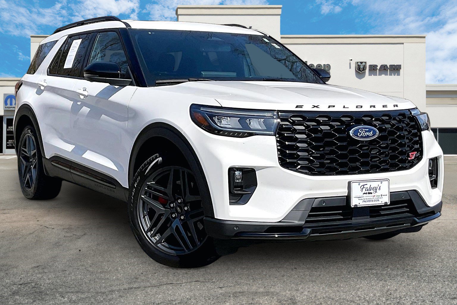 Used 2025 Ford Explorer ST image 11