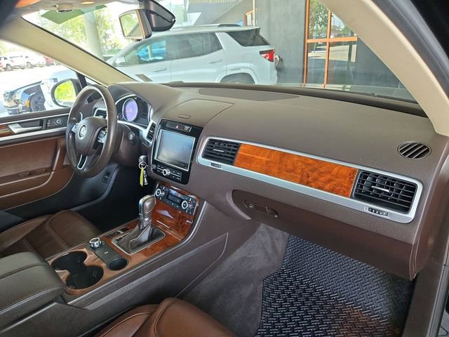 Used 2013 Volkswagen Touareg VR6 image 45