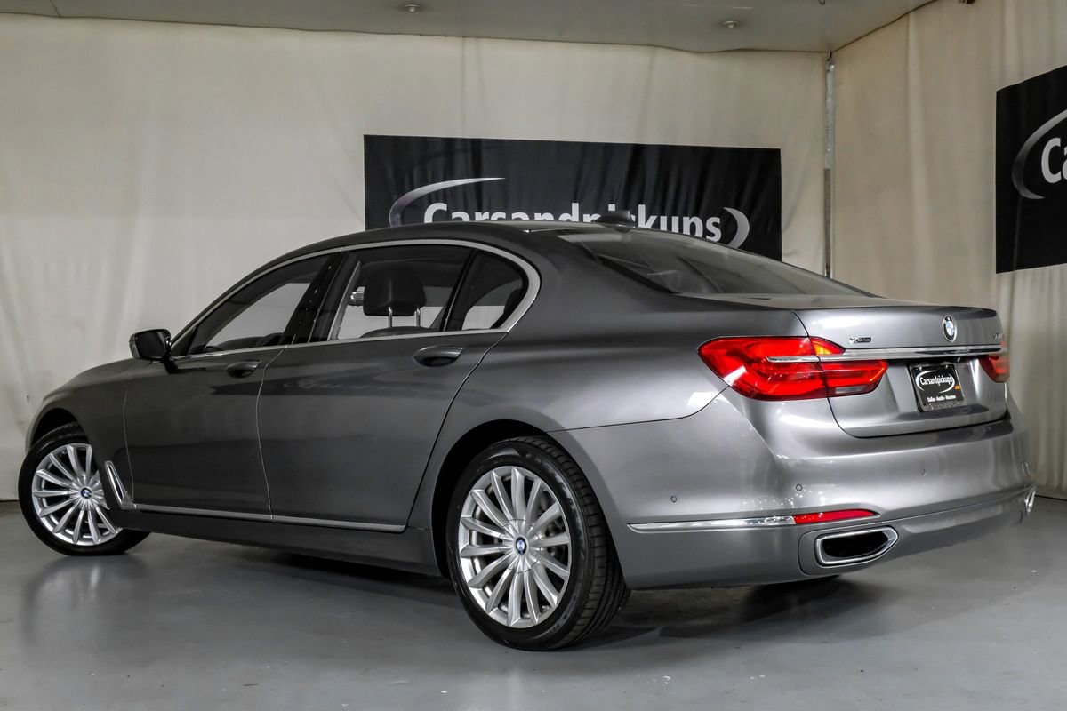 Used 2017 BMW 740i xDrive image 10