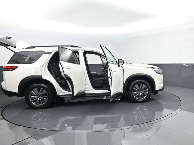 Used 2025 Nissan Pathfinder SV AWD/4WD image 30