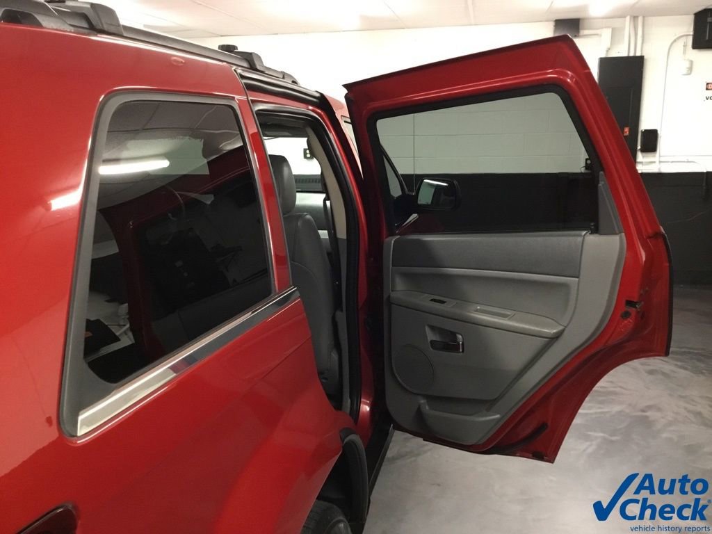 Used 2005 Jeep Grand Cherokee Limited image 32