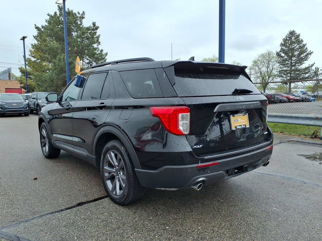 Certified 2024 Ford Explorer XLT w/ Equipment Group 202A AWD/4WD image 9
