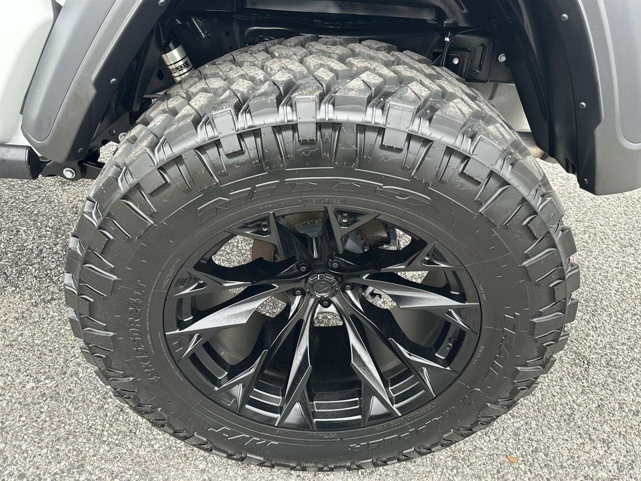 Used 2025 Jeep Gladiator Sport image 12