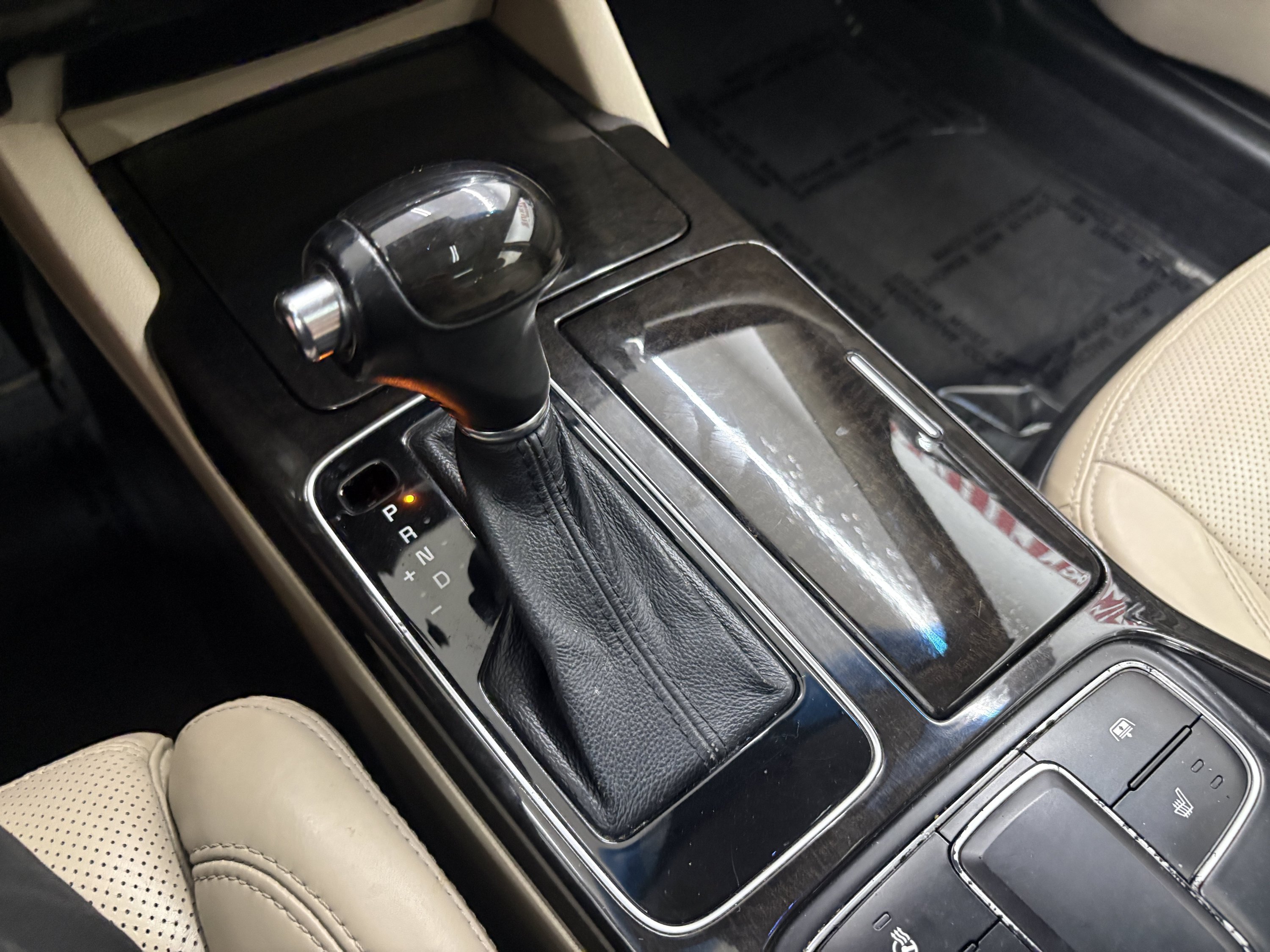 Used 2014 Kia Cadenza Premium w/ Luxury Package FWD image 21