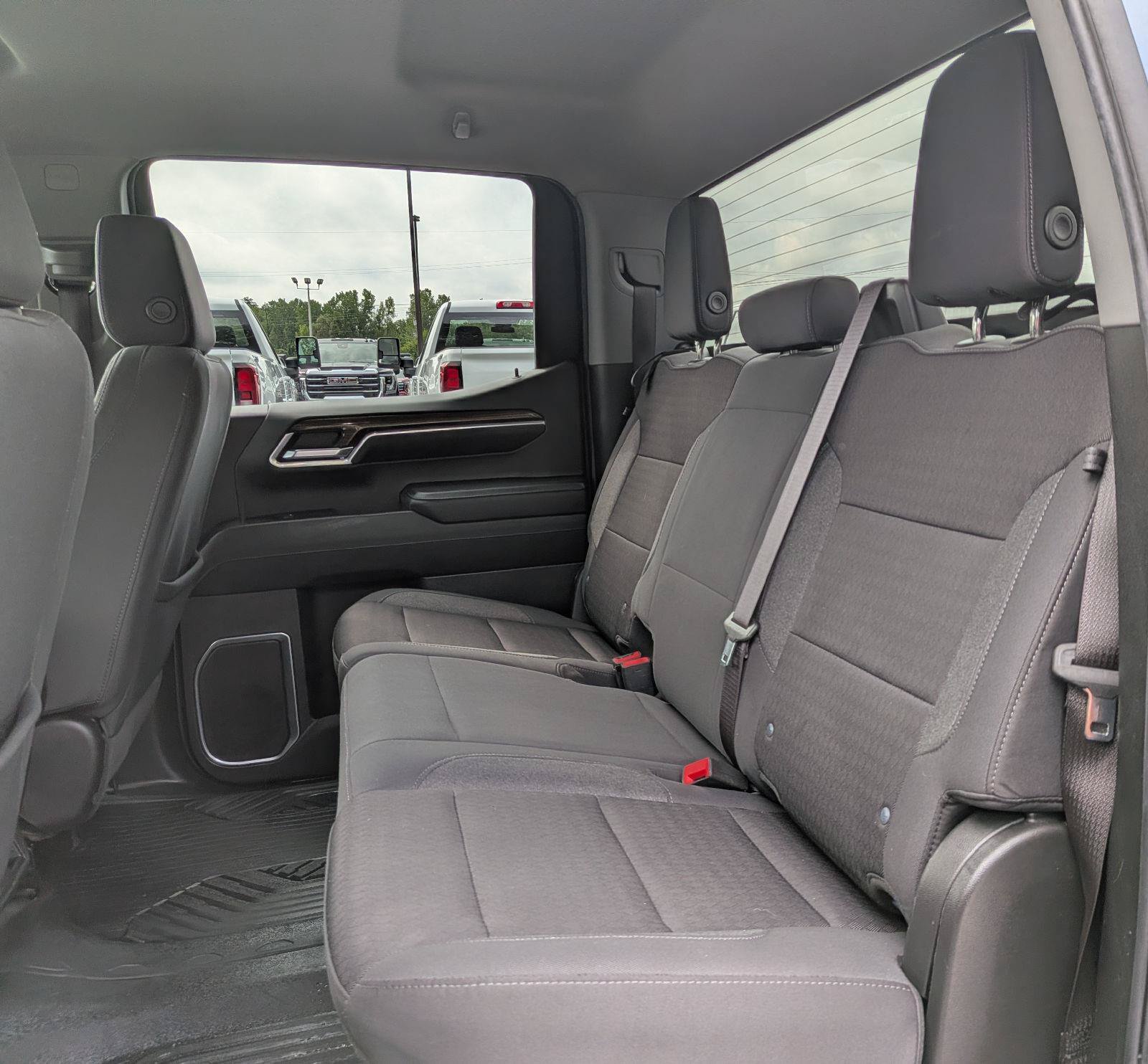 Used 2024 Chevrolet Silverado 1500 LT w/ Z71 Off-Road Package AWD/4WD image 21