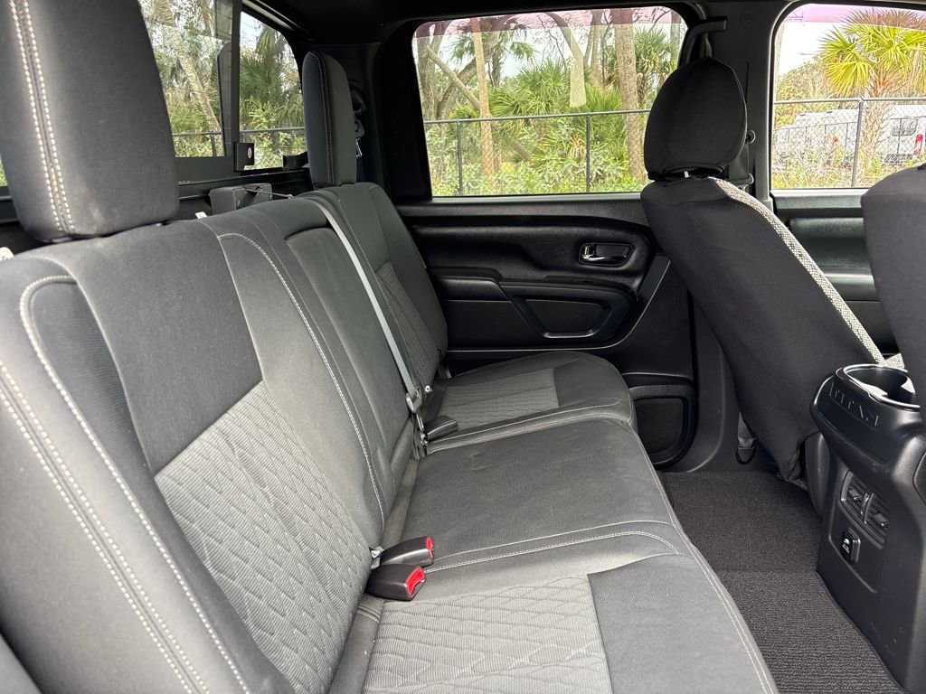 Used 2018 Nissan Titan SV w/ SV Convenience Package image 30