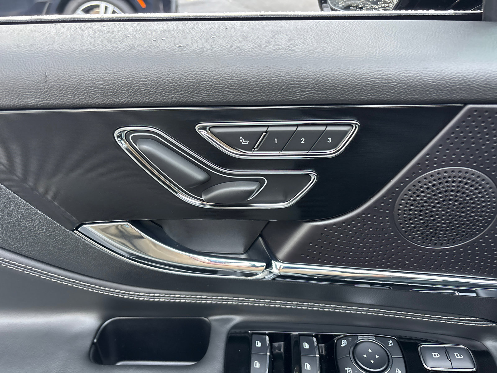 New 2025 Lincoln Corsair Reserve image 12