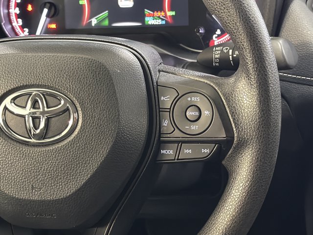 Used 2025 Toyota RAV4 XLE FWD image 30