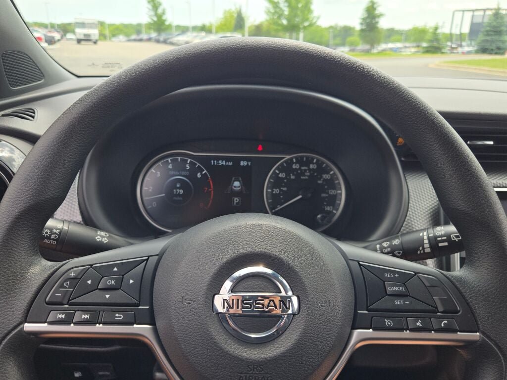 Used 2020 Nissan Kicks SV FWD image 31