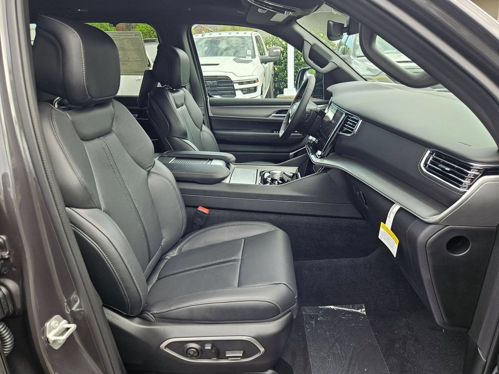 New 2026 Jeep Grand Wagoneer L Limited AWD/4WD image 17