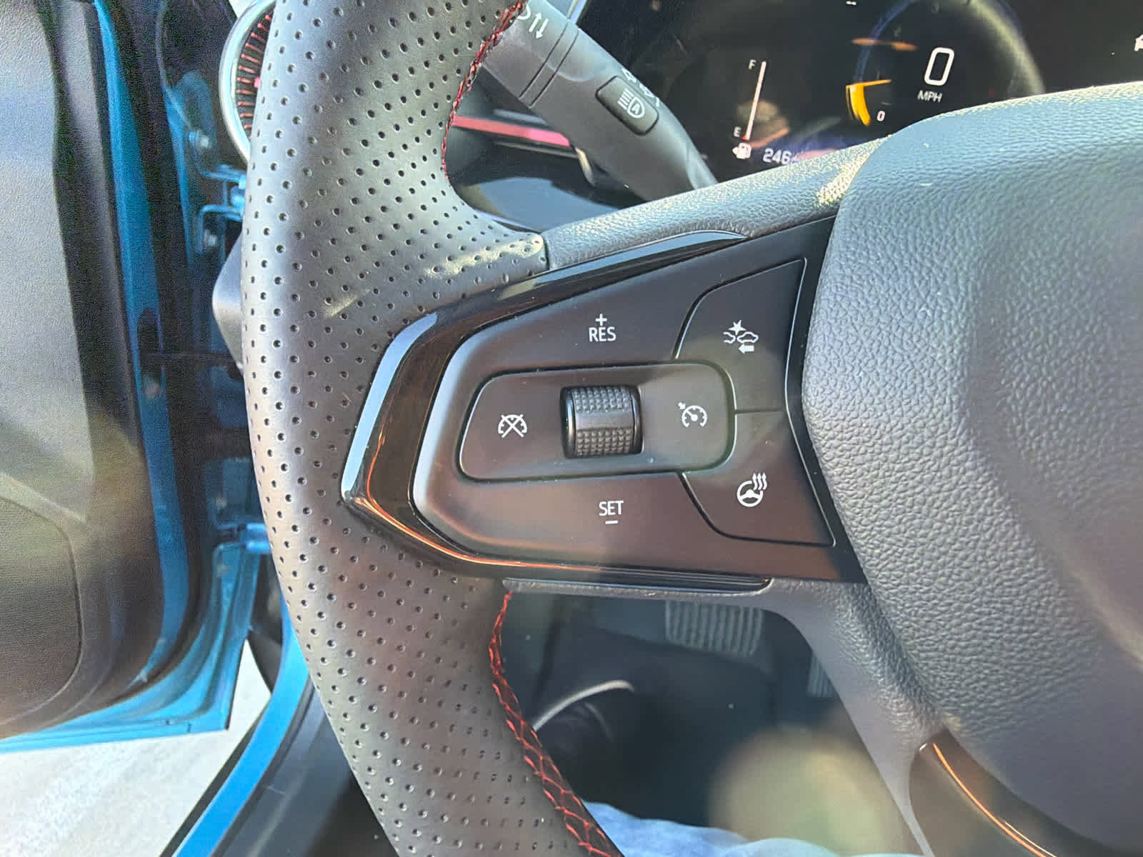 Used 2026 Chevrolet Trax RS w/ Sunroof Package FWD image 39