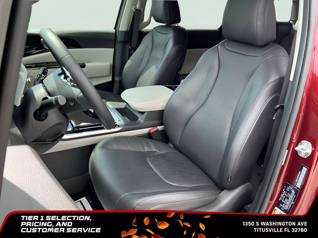 Used 2024 Kia Carnival EX FWD image 24