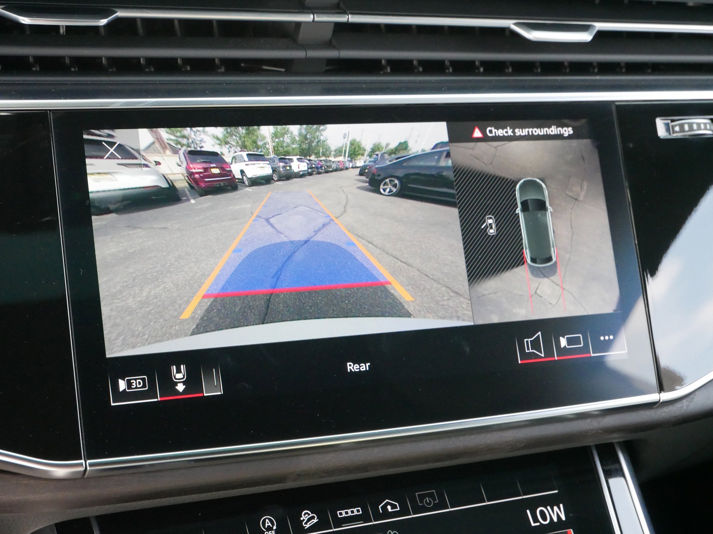 Used 2023 Audi Q8 Premium image 31