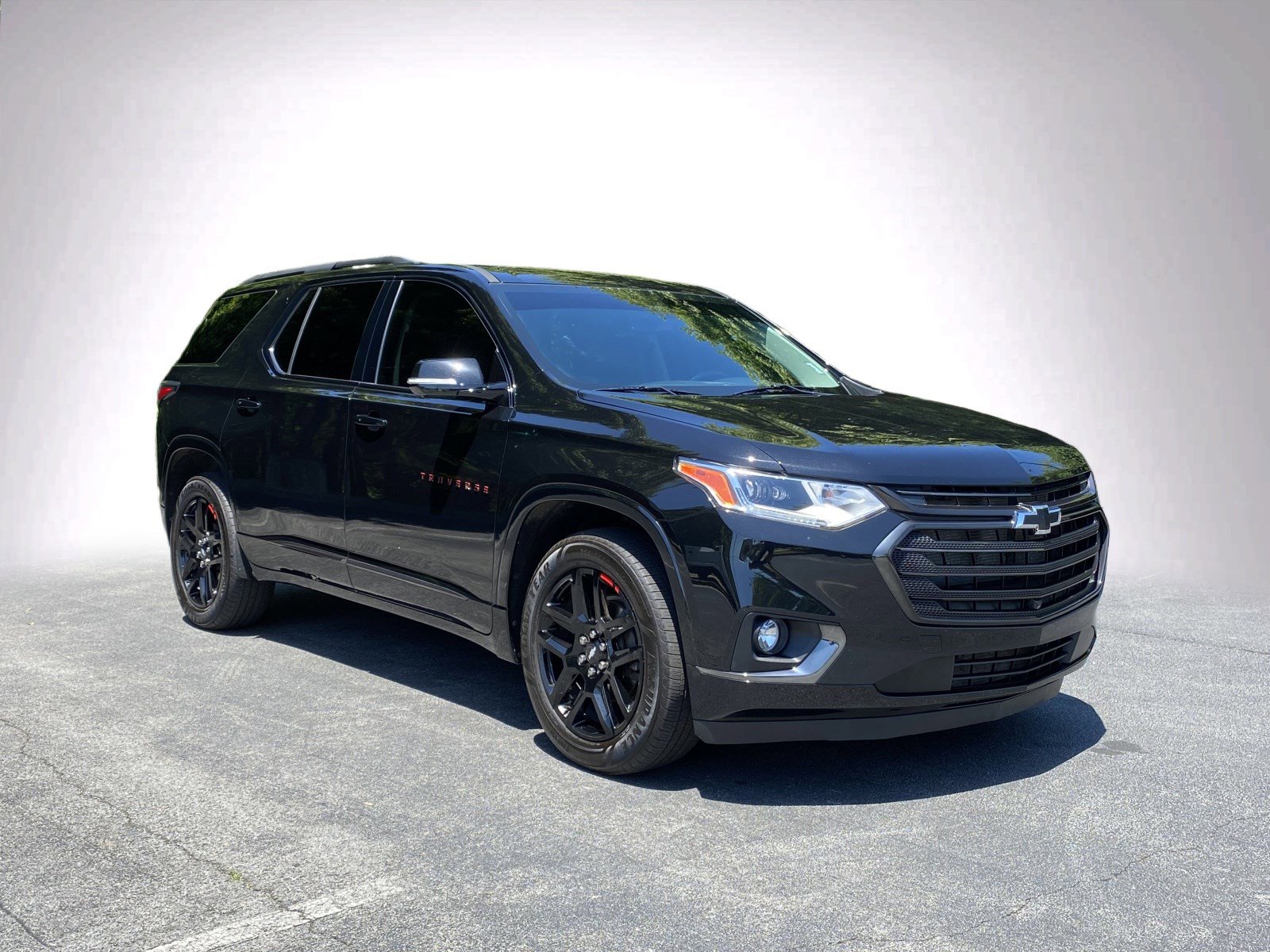 Used 2020 Chevrolet Traverse Premier w/ Redline Edition FWD image 2