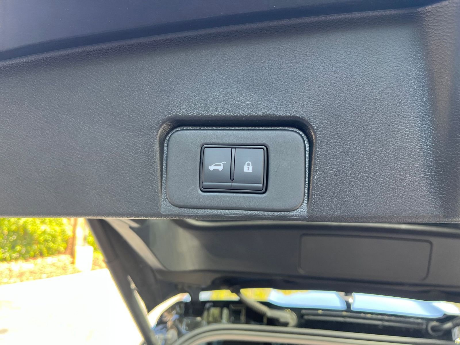 Used 2025 Nissan Rogue SV image 23